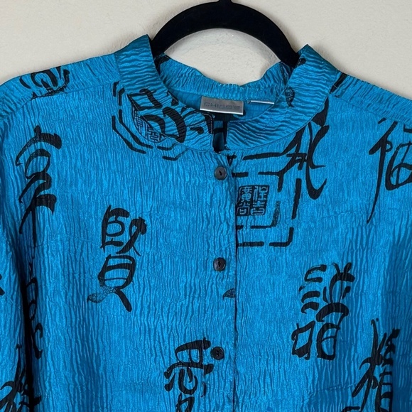 Chico's Turquoise Crinkle Button Up Blouse with Black Oriental Writing; Size XL - Picture 2 of 9